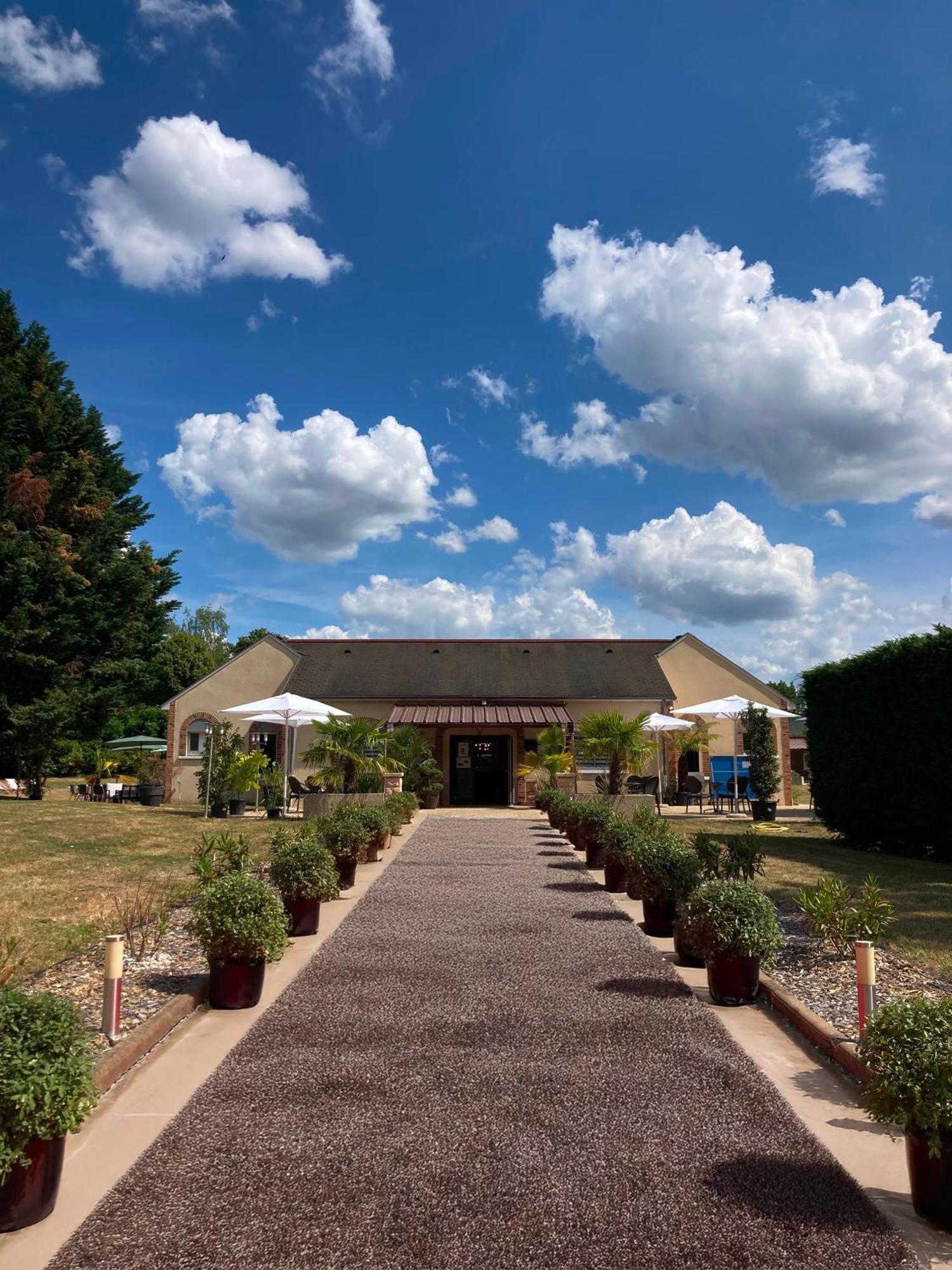 Hotel - Domaine De La Blanchardiere - Le Mans Changé Exterior foto